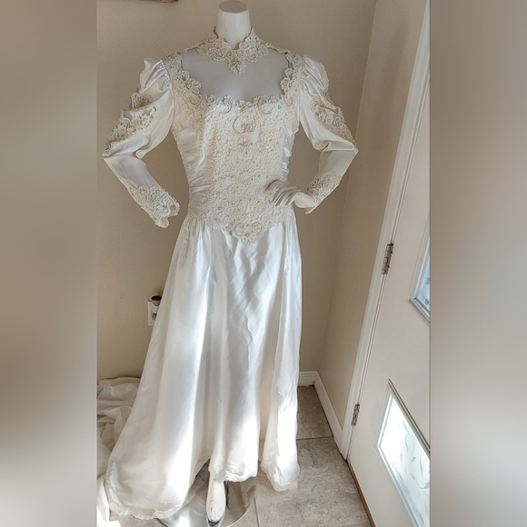 VINTAGE UNION MADE WEDDING GOWN SIZE 16 - Picture 1 of 16